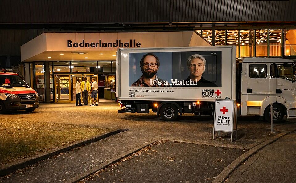 Fahrzeug des Blutspendeteams vor der Badnerlandhalle Neureut