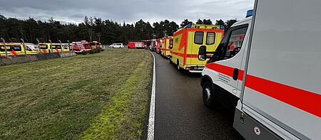 Rettungsfahrzeuge in Startaufstellung