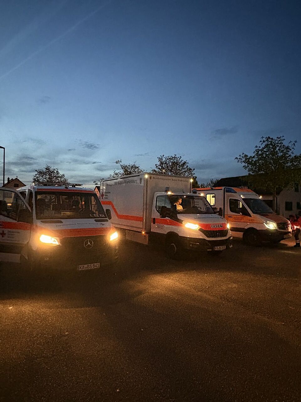 Der Neureuter Festplatz ist Schauplatz des Fahrertrainings mit dem Gerätewagen Betreuung, dem Mannschaftswagen und den Krankenwagen