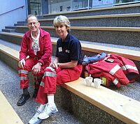 Sanitätsteam in der Aula des Gymnasiums Neureut